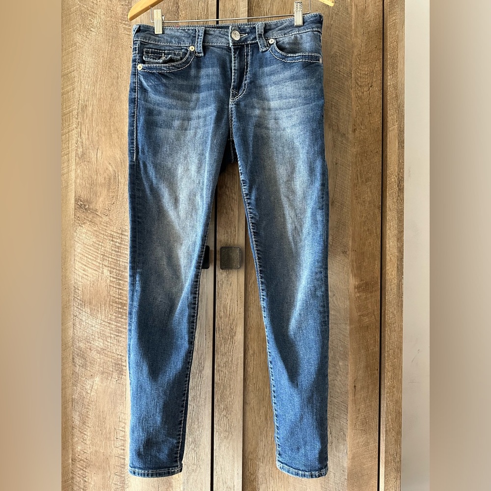 True Religion Jennie Curvy, Mid Rise, Super Skinny - Size 28